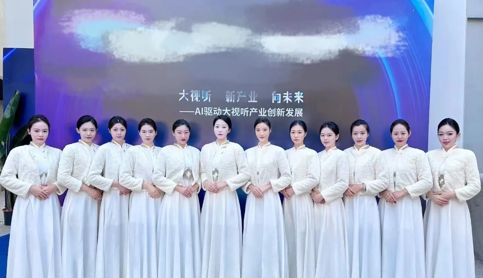如何评估商务礼仪模特公司的服务流程？